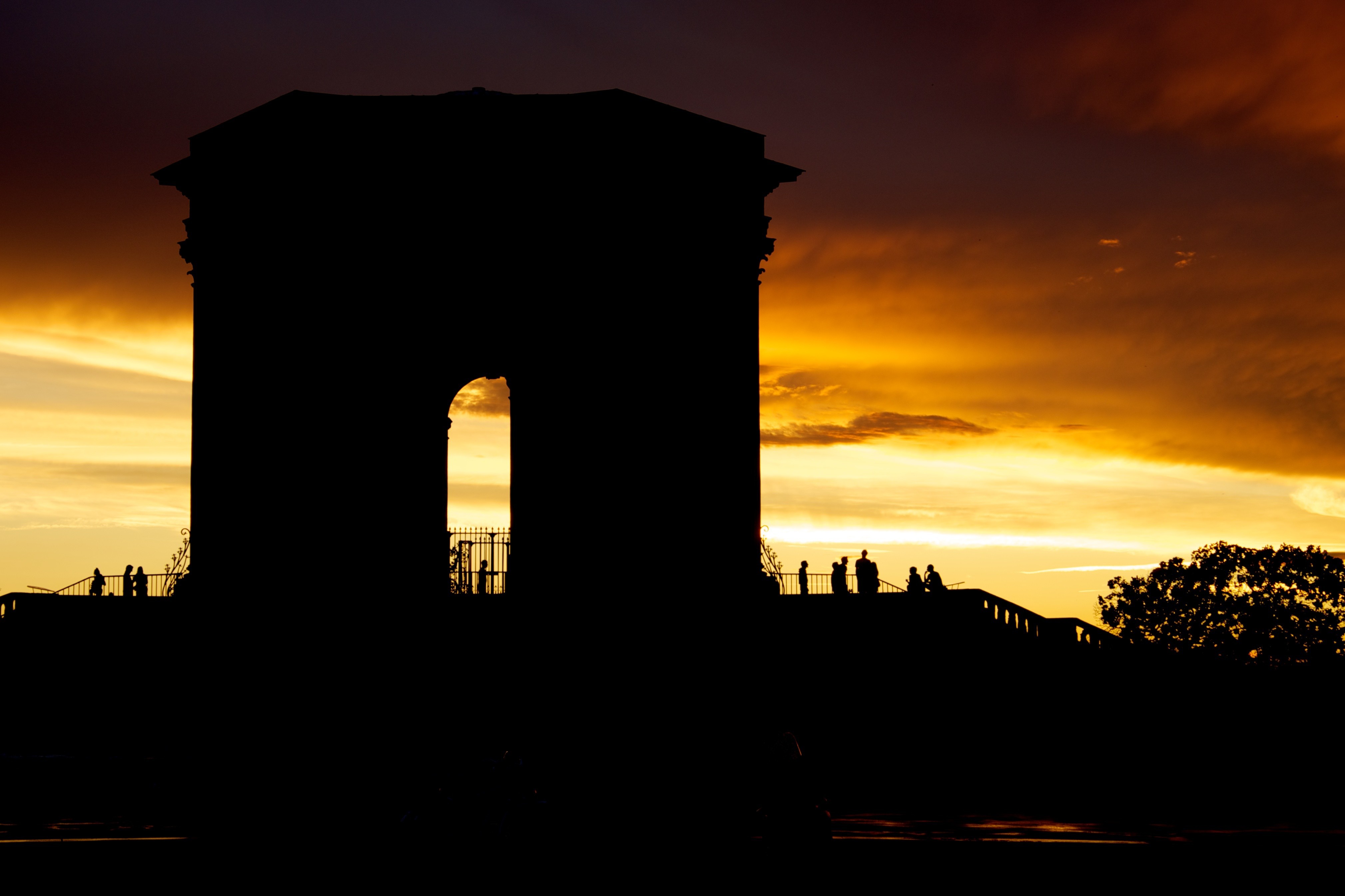 Couché de soleil sur le kiosque du Peyrou