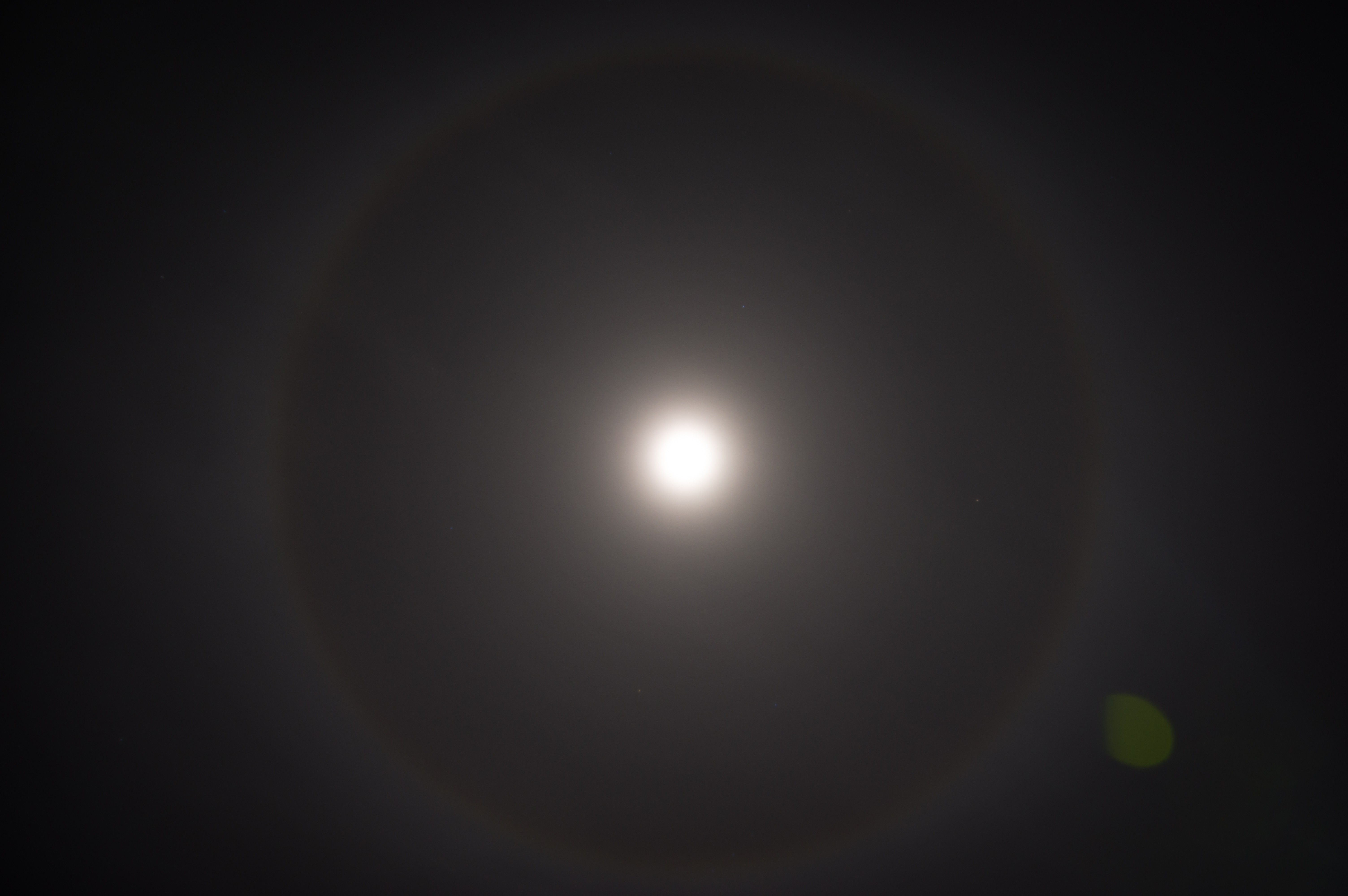 halo de 22° autour de la lune