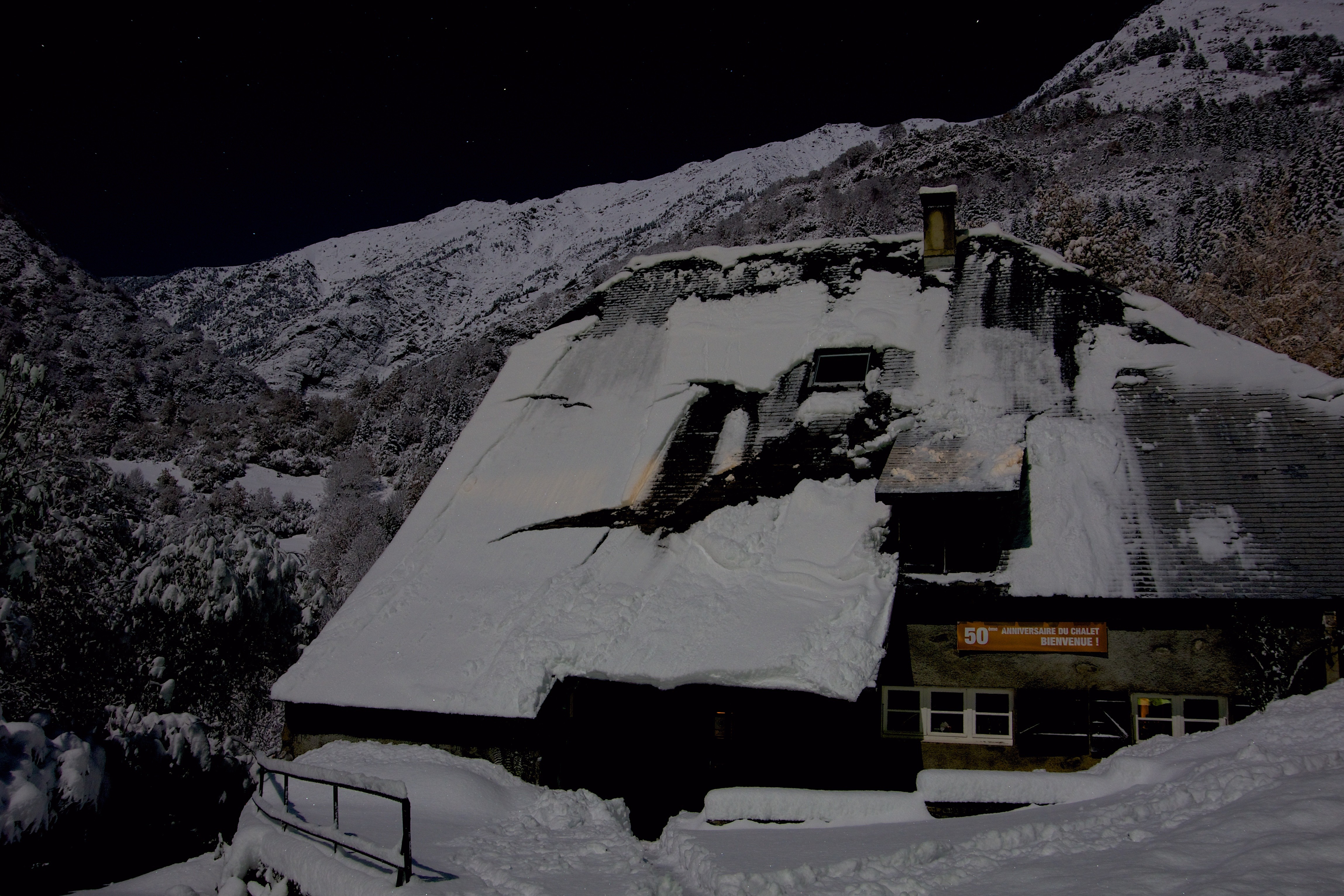 Fabian sous la neige à la pleine lune